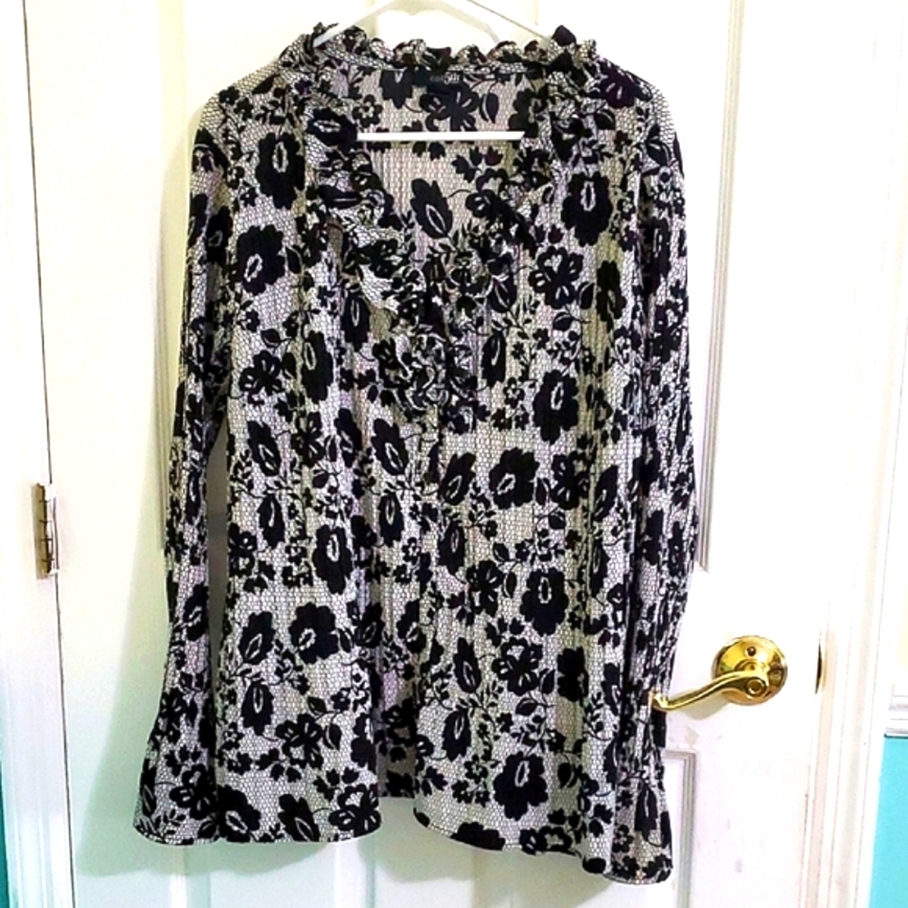 East 5th Elegant Modest Black & Gray Floral Ruffled Neck Buttoned Front Top XXL